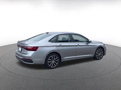 Used 2025 Volkswagen Jetta SE image 14