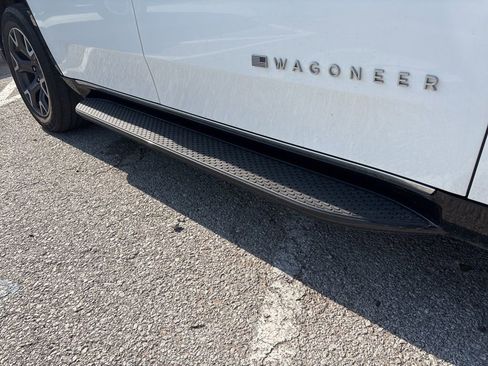 Used 2023 Jeep Wagoneer Series III w/ Preferred Equipment Group image 3