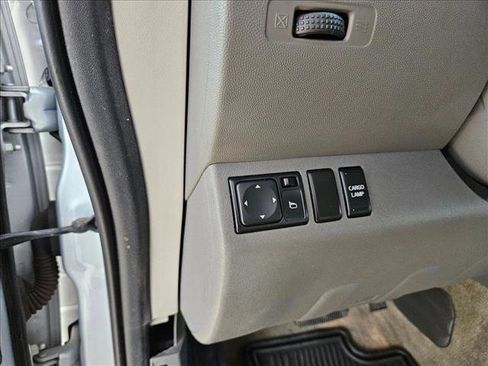 Used 2016 Nissan Frontier SV image 6