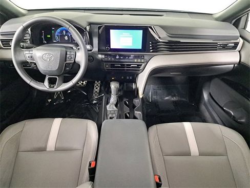 Used 2025 Toyota Camry SE image 16