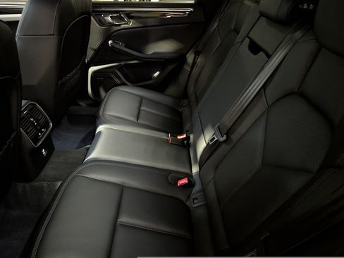 Certified 2026 Porsche Macan AWD/4WD image 19