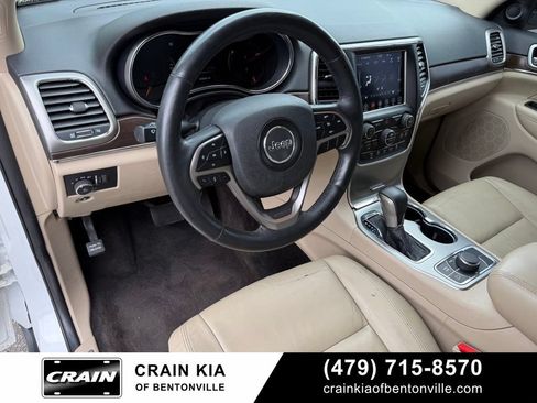 Used 2018 Jeep Grand Cherokee Limited AWD/4WD image 9