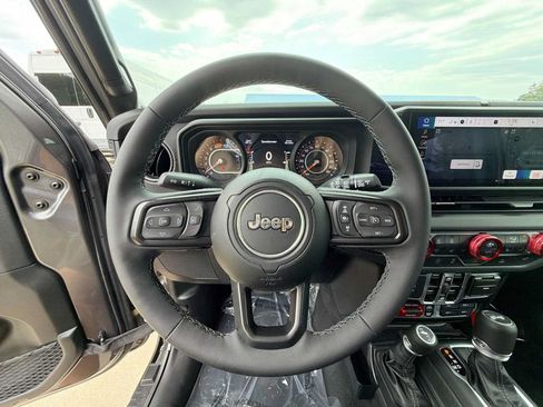 Used 2026 Jeep Wrangler Unlimited Rubicon AWD/4WD image 19