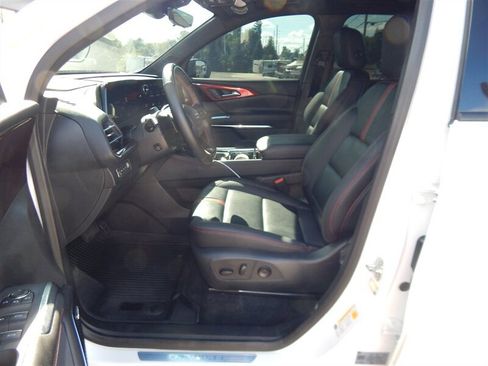 Used 2025 Chevrolet Traverse RS AWD/4WD image 24
