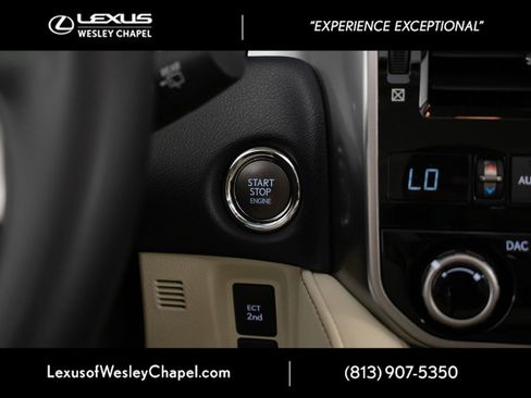Used 2023 Lexus GX 460 Premium w/ Accessory Package AWD/4WD image 33