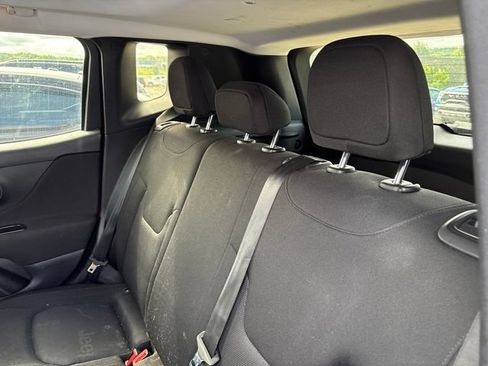 Used 2017 Jeep Renegade Latitude w/ Cold Weather Group AWD/4WD image 10