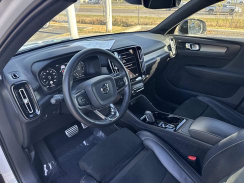 Used 2022 Volvo XC40 T5 R-Design w/ Advanced Package image 32