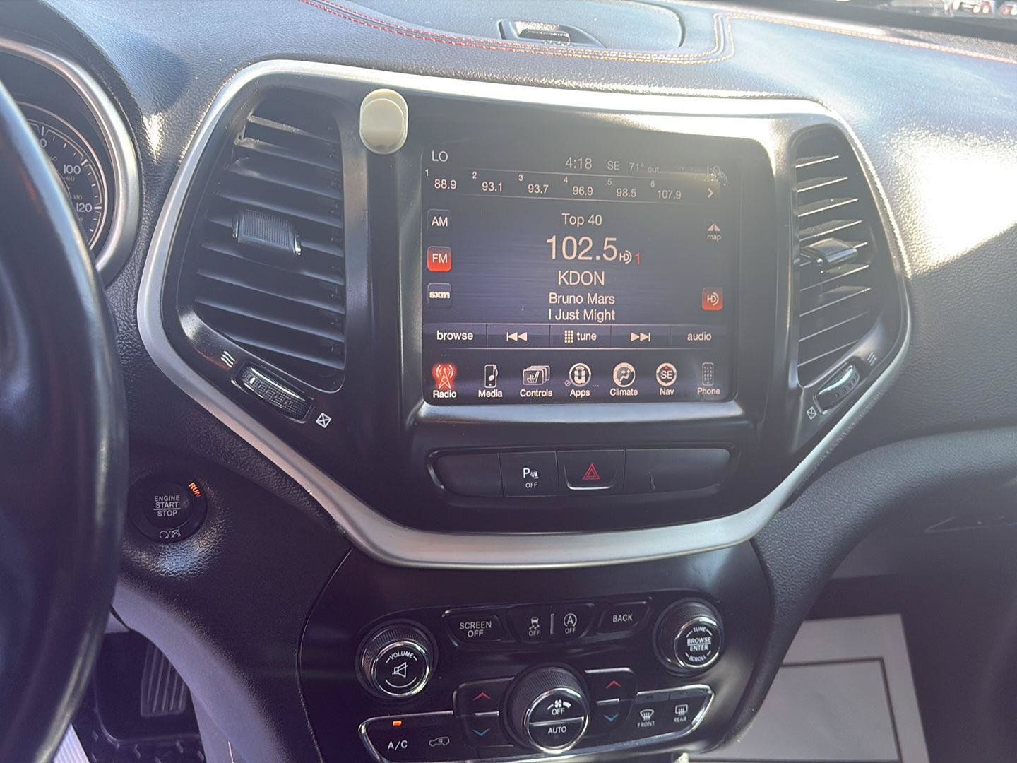 Used 2015 Jeep Cherokee Trailhawk w/ Comfort/Convenience Group AWD/4WD image 15