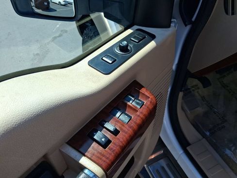 Used 2014 Ford F250 King Ranch w/ FX4 Off-Road Package AWD/4WD image 19