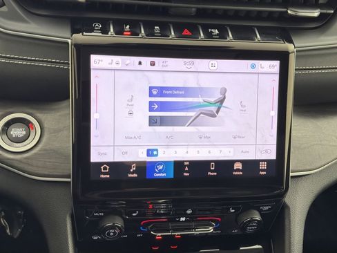 Used 2023 Jeep Grand Cherokee Limited w/ Black Appearance Package image 21