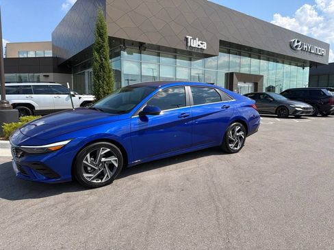 Certified 2026 Hyundai Elantra Limited FWD image 2