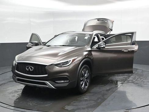 Used 2017 INFINITI QX30 Premium w/ Technology Package image 52