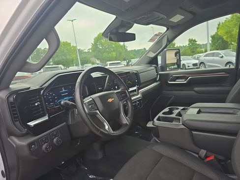 Used 2025 Chevrolet Silverado 2500 LT w/ Convenience Package AWD/4WD image 15
