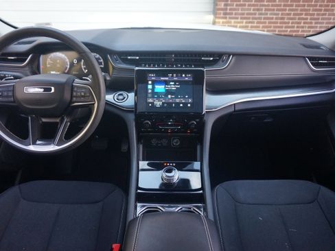 Used 2023 Jeep Grand Cherokee Laredo w/ Luxury Tech Group I image 24