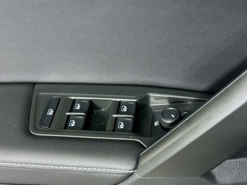 Used 2024 Volkswagen Tiguan S image 15