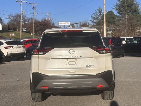 Used 2023 Nissan Rogue SV image 6