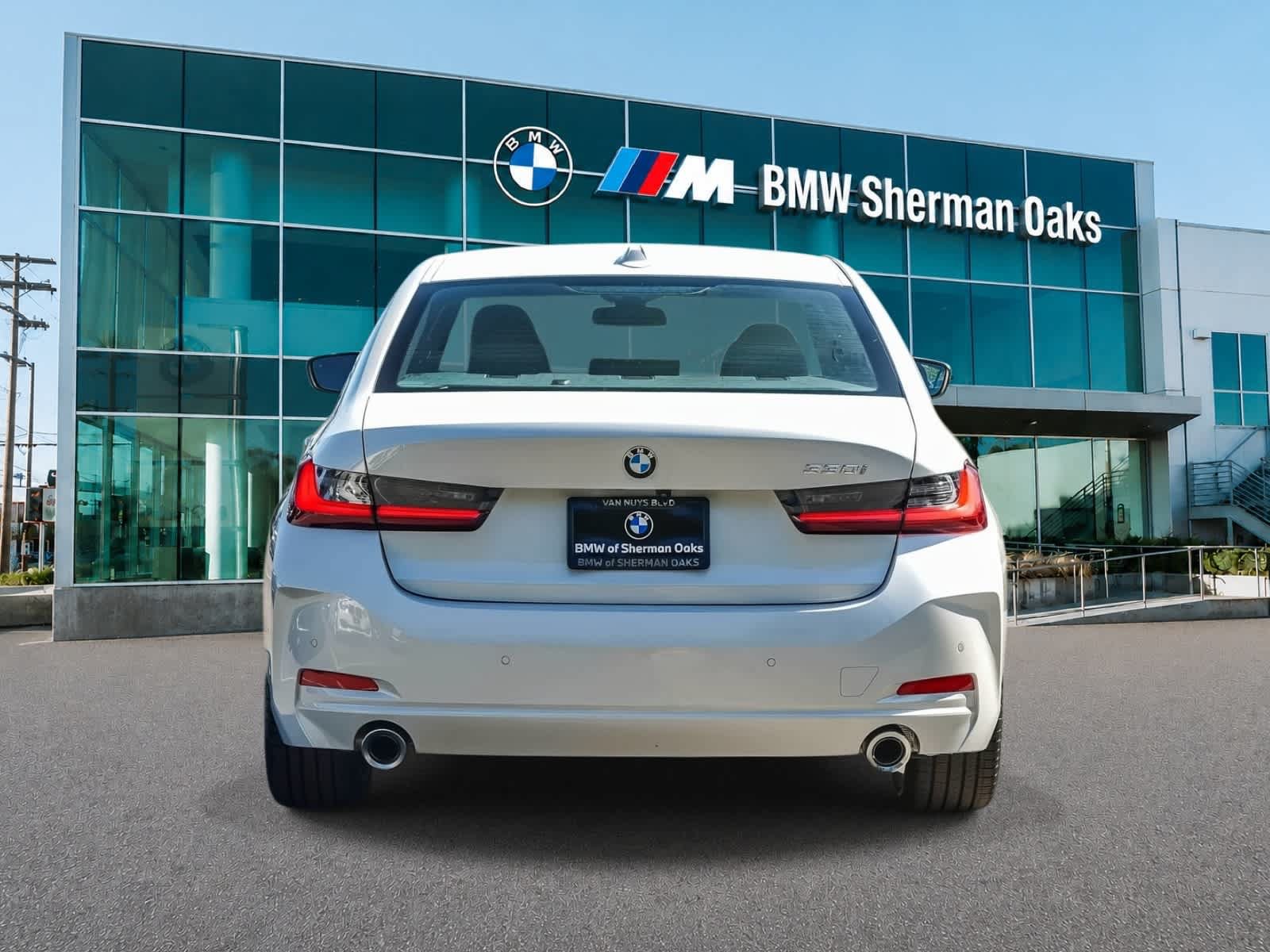 Used 2026 BMW 330i Sedan w/ Convenience Package RWD image 5