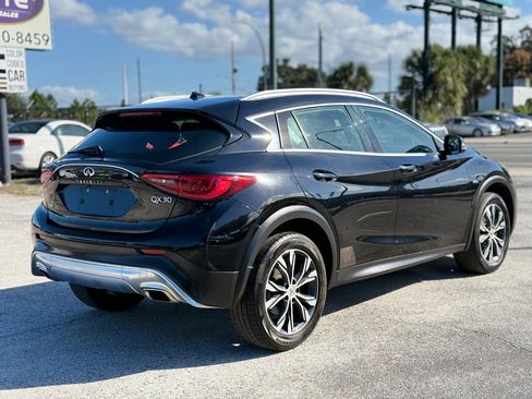 Used 2017 INFINITI QX30 AWD image 5