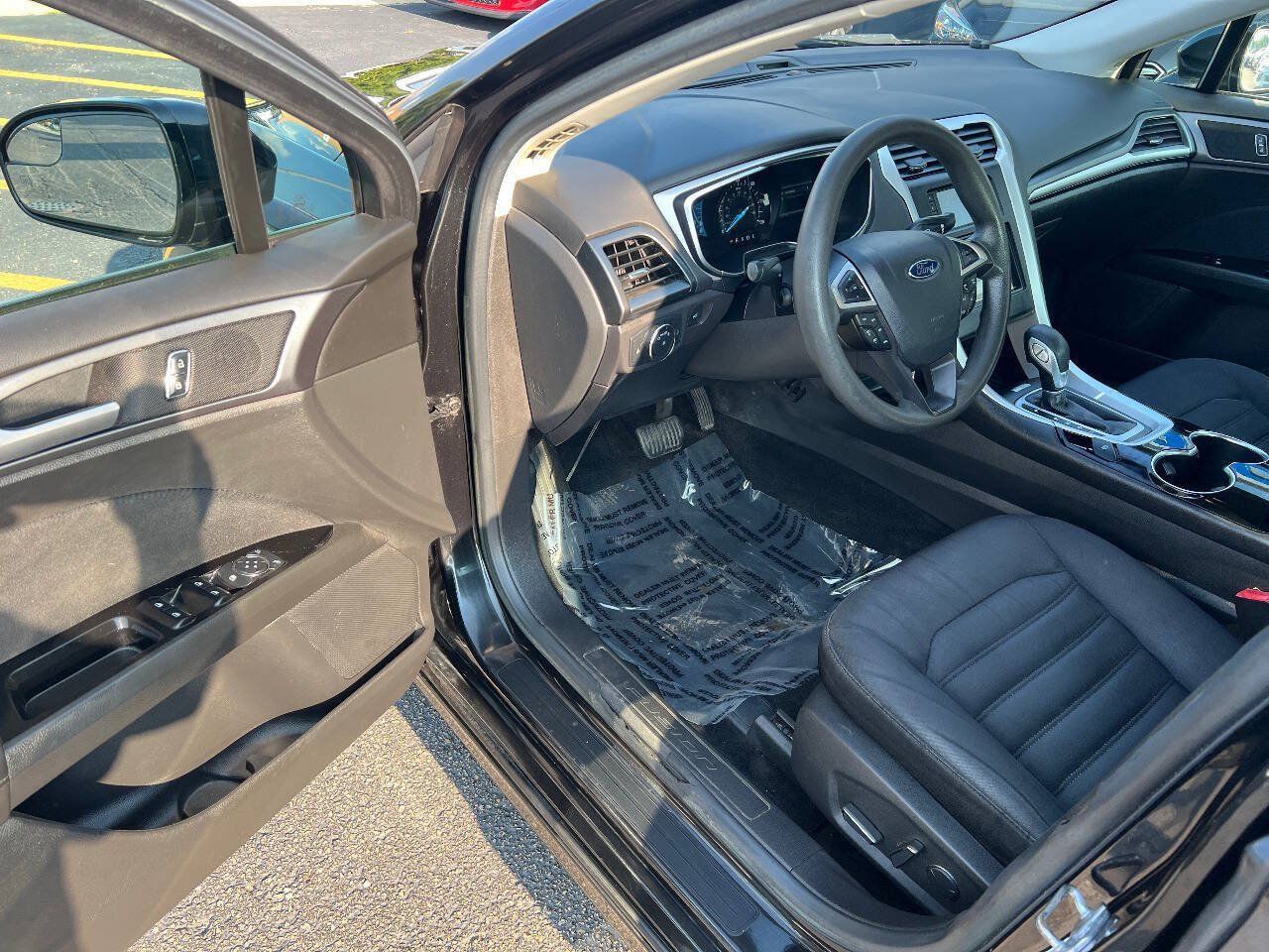 Used 2014 Ford Fusion SE FWD image 16