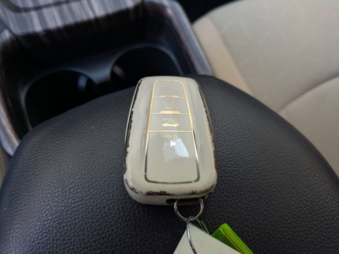 Used 2019 Toyota RAV4 XLE w/ Convenience Package image 30