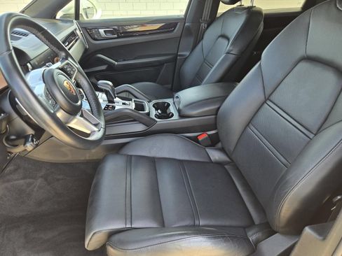 Used 2022 Porsche Cayenne Coupe AWD/4WD image 19