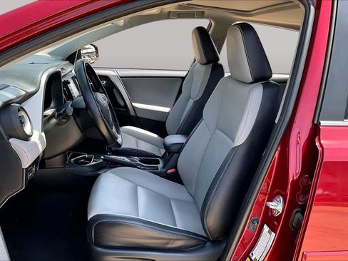 Used 2018 Toyota RAV4 Limited FWD image 8
