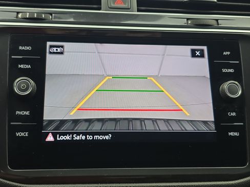 Certified 2024 Volkswagen Tiguan SE FWD image 24