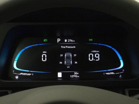 Used 2025 Hyundai Elantra SE image 21