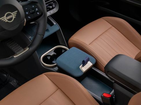 Used 2025 MINI Cooper Countryman S w/ Comfort Package Max image 12