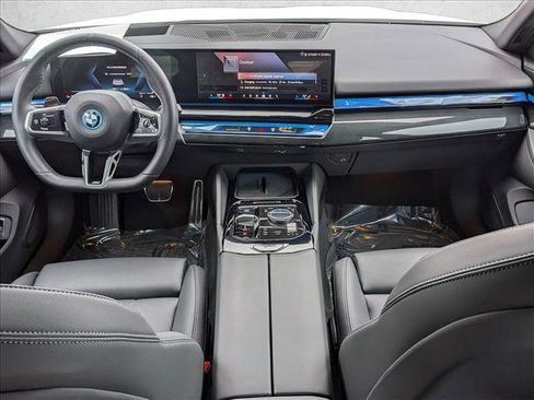 Certified 2025 BMW i5 xDrive40 w/ M Sport Package image 19
