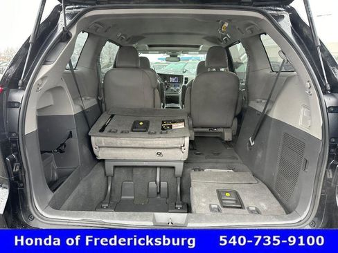 Used 2020 Toyota Sienna XLE image 40