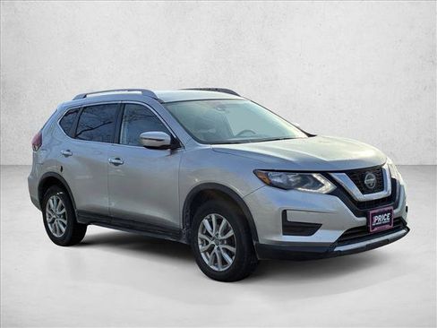 Used 2020 Nissan Rogue SV image 3