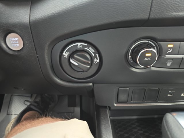 Used 2022 Nissan Frontier SV AWD/4WD image 22