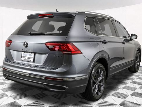 Used 2022 Volkswagen Tiguan SE AWD/4WD image 16
