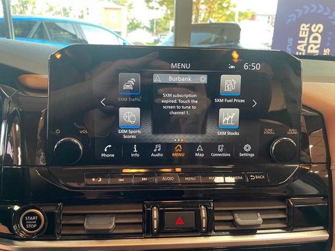 Used 2024 Nissan Pathfinder Platinum AWD/4WD image 33