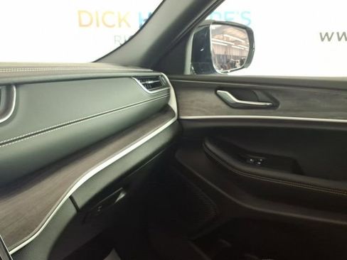 Used 2025 Jeep Grand Cherokee Limited AWD/4WD image 21