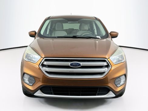 Used 2017 Ford Escape SE FWD image 2