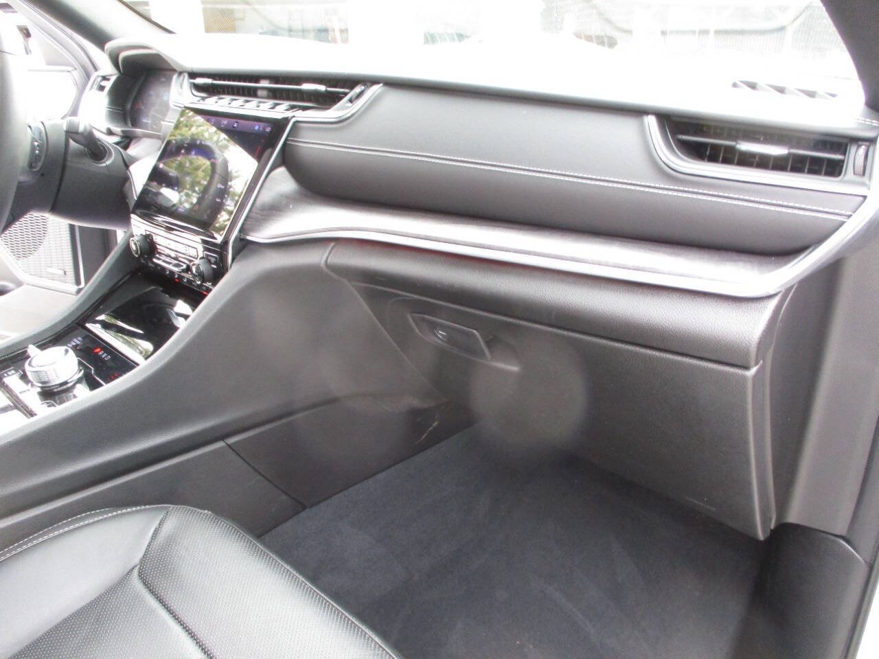 Used 2023 Jeep Grand Cherokee Overland AWD/4WD image 29