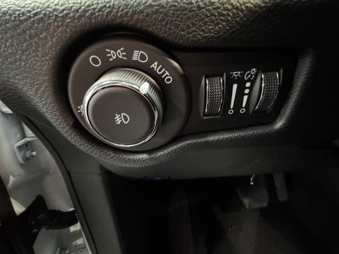 New 2026 Chrysler Pacifica Select image 24