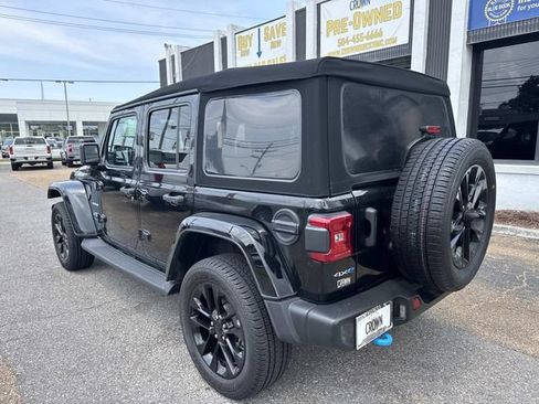 Used 2022 Jeep Wrangler Unlimited Sahara w/ Cold Weather Group AWD/4WD image 9