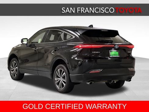 Certified 2022 Toyota Venza LE image 3