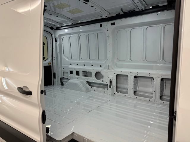 New 2026 Ford Transit 250 148 Medium Roof RWD image 5