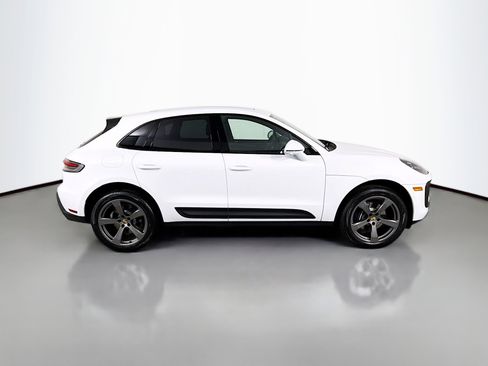 Certified 2025 Porsche Macan image 8