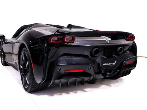 Used 2022 Ferrari SF90 Spider AWD/4WD image 12