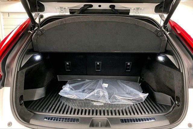 Used 2025 Cadillac XT4 Premium Luxury w/ LPO, Floor Liner Package AWD/4WD image 41