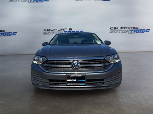 Used 2024 Volkswagen Jetta SE FWD image 2