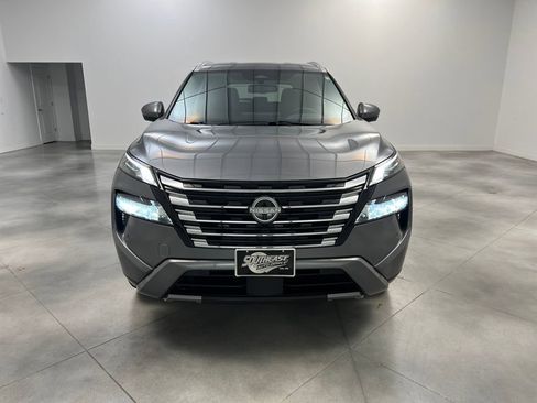 Used 2025 Nissan Rogue SL image 2