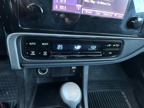 Used 2019 Toyota Corolla SE image 26