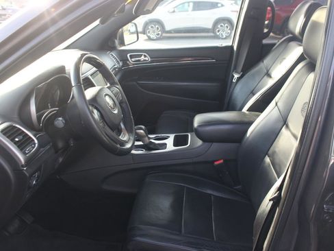 Used 2018 Jeep Grand Cherokee Overland RWD image 15