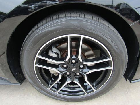Used 2018 Ford Mustang Premium RWD image 9